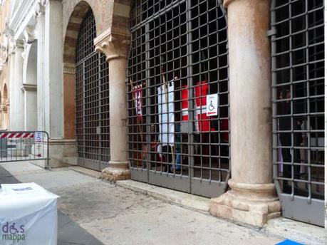 Loggia degli Scaligeri: come tornare accessibile in 2 semplici passi 20131020 segnali disabili carrozzina librarverona 550x412 Loggia degli Scaligeri: come tornare accessibile in 2 semplici passi