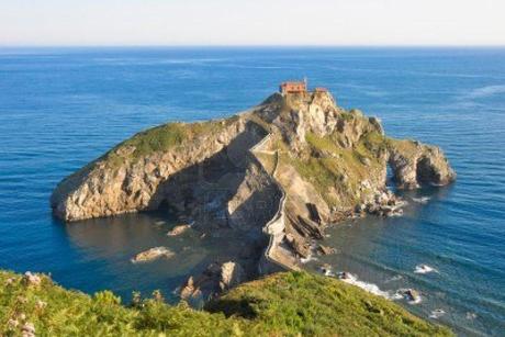 I suggestivi 237 scalini, fino alla chiesetta di San Juan de Gaztelugatxe, nei Paesi Baschi