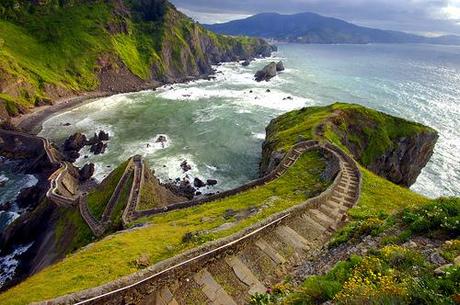 I suggestivi 237 scalini, fino alla chiesetta di San Juan de Gaztelugatxe, nei Paesi Baschi