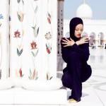Rihanna espulsa dalla moschea di Abu Dhabi09