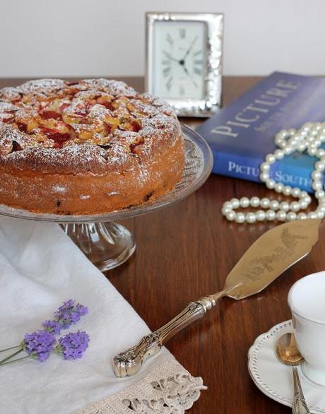 Torta di fragole rabarbaro e yogurt