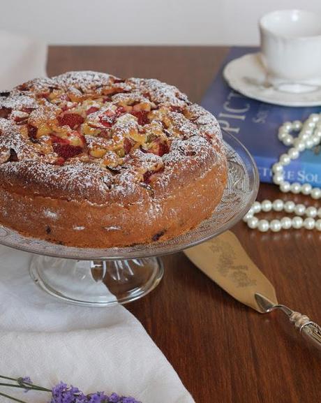 Torta di fragole rabarbaro e yogurt