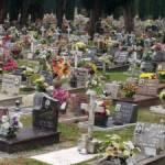 Napoli: fanno l’amore al cimitero davanti al loculo del marito