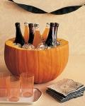 Portaghiaccio è fatto con la zucca: lfg-last-minute-halloween-party-ideas-pumpkin-cooler.jpg