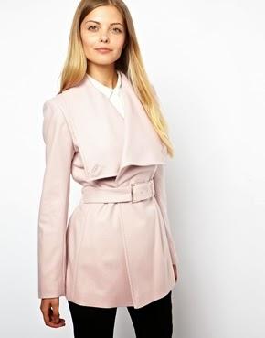 TUTTE IN VESTAGLIA? IL MICRO TREND  DEL PINK COAT.