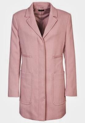 TUTTE IN VESTAGLIA? IL MICRO TREND  DEL PINK COAT.