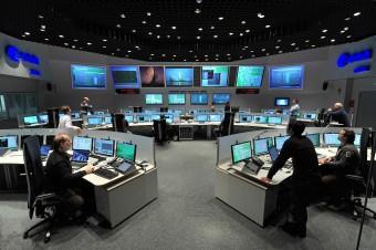 La sala di controllo dell'ESOC a Darmstadt, in Germania, dalla quale è stato inviato il comando che ha messo fine alla missione Planck