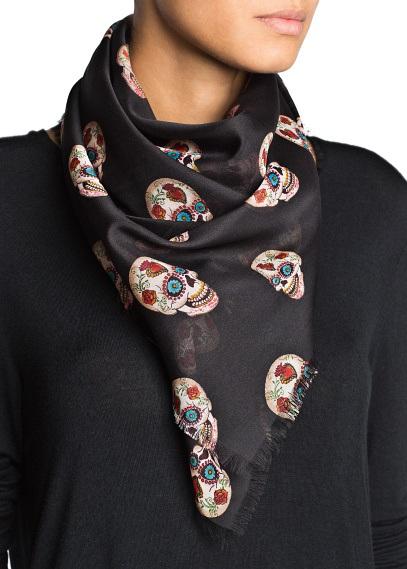 10 sciarpe che avrei voluto avere mango-skulls-scarf-det