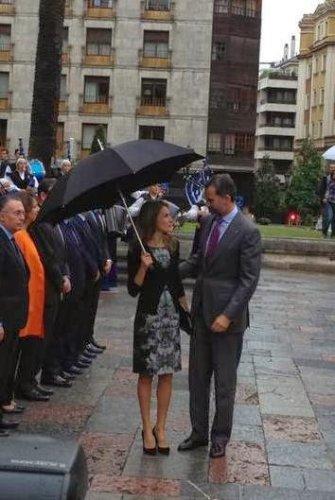 Felipe e Letizia a Oviedo per i Premi Principe de Asturias, nel decennale della loro prima foto insieme