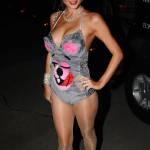 Halloween, Paris Hilton si traveste da... Miley Cyrus