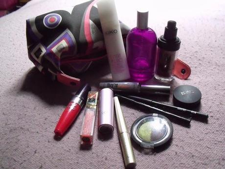WHAT'S IN MY BEAUTY CASE? WHAT'S IN MY BEAUTY CASE?