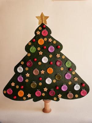 UN ALBERELLO ATTACCA BOTTONE. UN ALBERELLO ATTACCA BOTTONE.