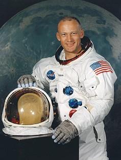 Apollo 11: “Sulla Luna eravamo scortati da un ufo”