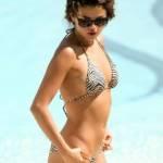 Selena Gomez in bikini zebrato a Miami: “Sono single e felice”