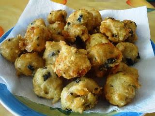FRITTELLINE DI BACCALA' ALLE OLIVE