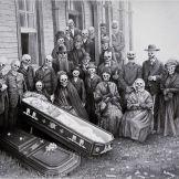 67671_10151278008264253_751754448_n La società singolarmente mascherata di Laurie Lipton