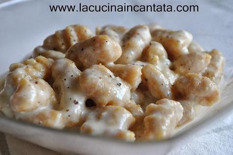 gli gnocchi di pane grattugiato....cheap and chic!