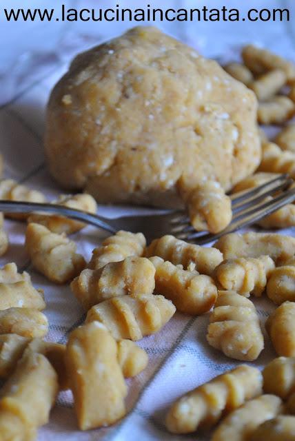 gli gnocchi di pane grattugiato....cheap and chic!