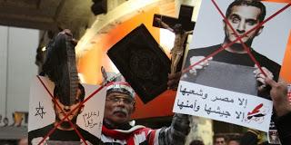 La prima udienza di Morsi e l'Egitto che cade a pezzi..