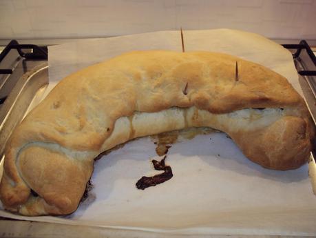 Pizza con salsicce e friarielli Pizza con salsicce e friarielli