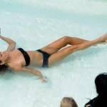 Michelle Bridges, foto in bikini nella piscina ghiacciata 02