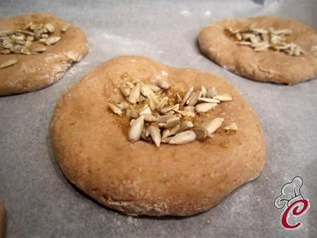 Focaccine dolci alle castagne con mele e semi di girasole: l'attesa che diventa trionfo