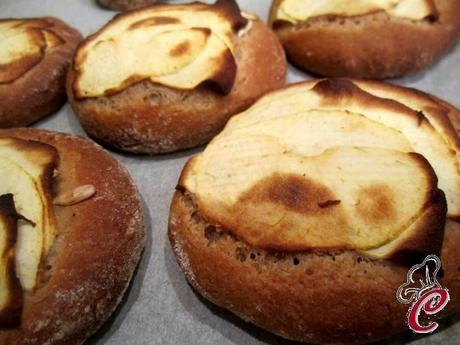 Focaccine dolci alle castagne con mele e semi di girasole: l'attesa che diventa trionfo