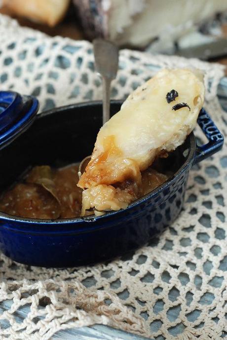 Zuppa di cipolle e crostini con Occelli al Barolo