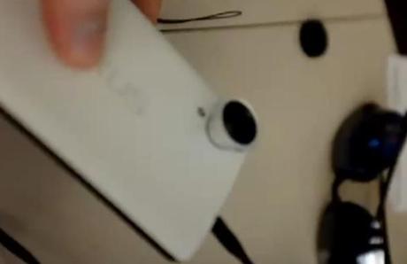 N51 La fotocamera del Nexus 5 ha il bordo magnetico per applicare obiettivi particolari