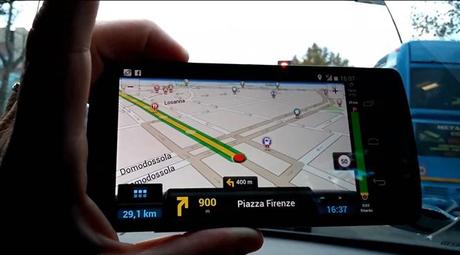 jiiv batista70phone testa il Nexus 5 e CoPilot GPS su strada 