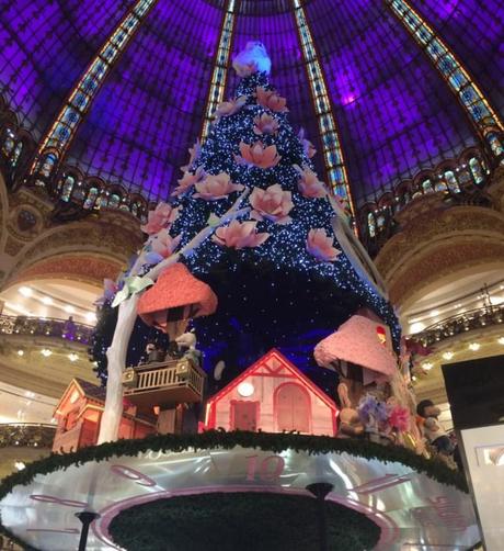 CHRISTMAS IN PARIS …… albero di natale galerie lafayette 2013