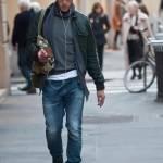 Massimo Ambrosini passeggia su via Montenapoleone01