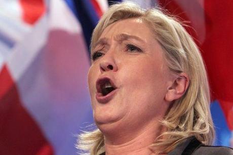 Persino Marine Le Pen è meglio di Grillo. Almeno prova a dare risposte