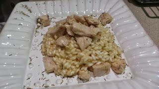 RISOTTO CON BOCCONCINI DI POLLO AL LIMONE,ROSMARINO E PARMIGIANO.