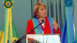 Michelle Bachelet, presidente del Cile dal 2006 al 2010 è saldamente in testa nei risultati del primo turno delle elezioni presidenziali in Cile, con il 47%