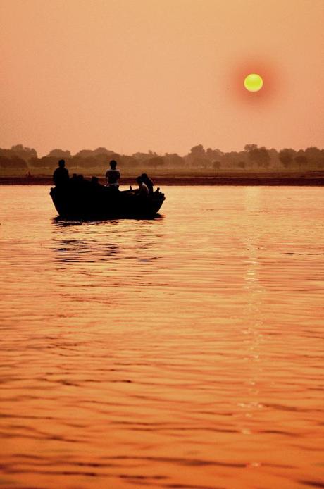 L’Alba sulle Rive del Gange (Foto)