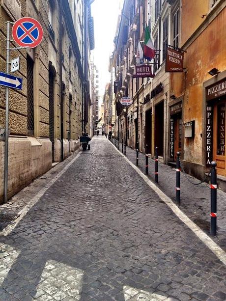 Questa strada faceva schifo, ora è un salotto. Ecco la storia di Via degli Avignonesi Questa strada faceva schifo, ora è un salotto. Ecco la storia di Via degli Avignonesi