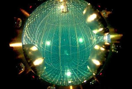 Neutrini altamente energetici dallo spazio lontano trovati da IceCube