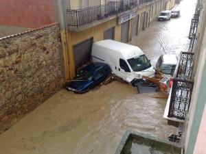 La Sardegna si indigna: aprono la diga ed un’onda d’acqua di due metri arriva ad Olbia