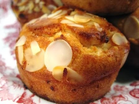 Muffin al cioccolato bianco e un'iniziativa benefica