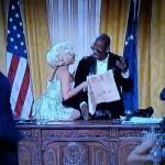 Lady Gaga Marilyn Monroe nello studio ovale. Il “presidente” è R.Kelly (video)