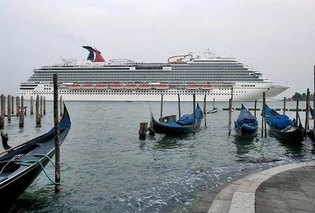 Grandi navi a Venezia, Assoagenti Veneto: “è impossibile far attraccare le navi da crociera a Porto Marghera”