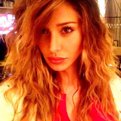 Belen Rodriguez con i capelli rossi: guarda il suo nuovo look