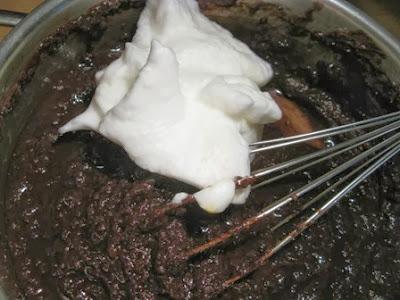 Golossima in un attimo??? Yesss.... ovvero La torta veloce al cioccolato Golossima in un attimo??? Yesss.... ovvero La torta veloce al cioccolato