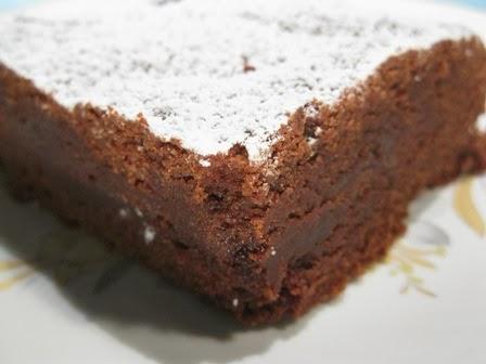 Golossima in un attimo??? Yesss.... ovvero La torta veloce al cioccolato Golossima in un attimo??? Yesss.... ovvero La torta veloce al cioccolato