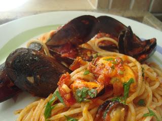 Spaghetti con le cozze alla Nonna Pina. Spaghetti con le cozze alla Nonna Pina.