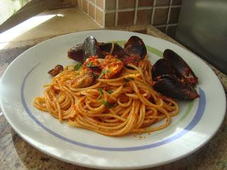 Spaghetti con le cozze alla Nonna Pina. Spaghetti con le cozze alla Nonna Pina.