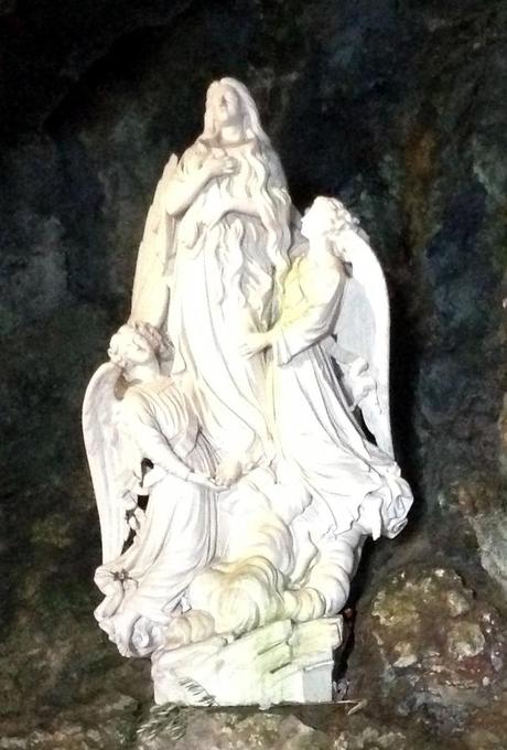 Grotto-Marie-Magdalene-Statue