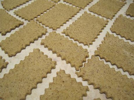 Crackers sfogliati all'olio extravergine di oliva: il piacere della condivisione e lo stravolgimento delle tradizioni Crackers sfogliati all'olio extravergine di oliva: il piacere della condivisione e lo stravolgimento delle tradizioni