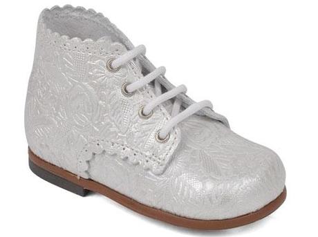 Piccoli piedi sotto l’albero sarenza-3